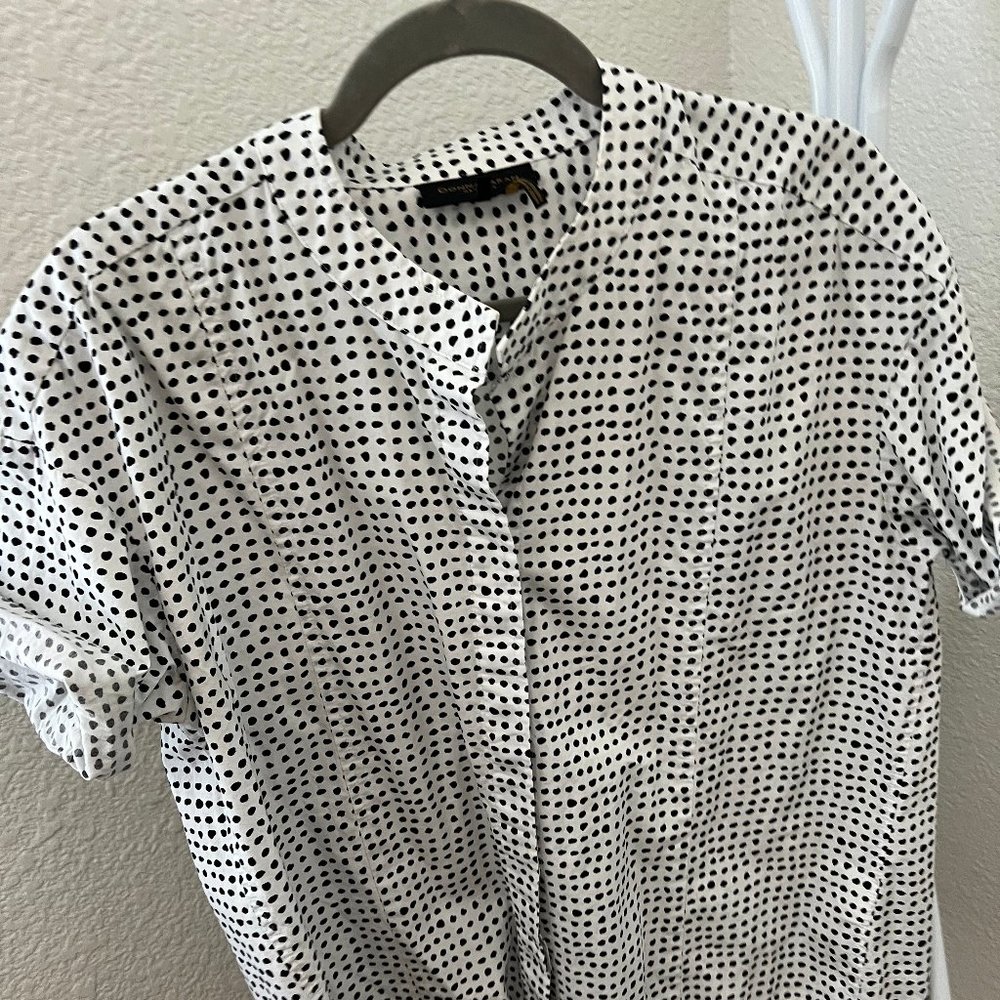 Donna Karen New York Short Sleeve Button Down Shirt - Medium